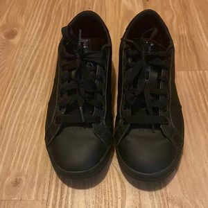 All Black Star Skechers Sneakers kids size 6